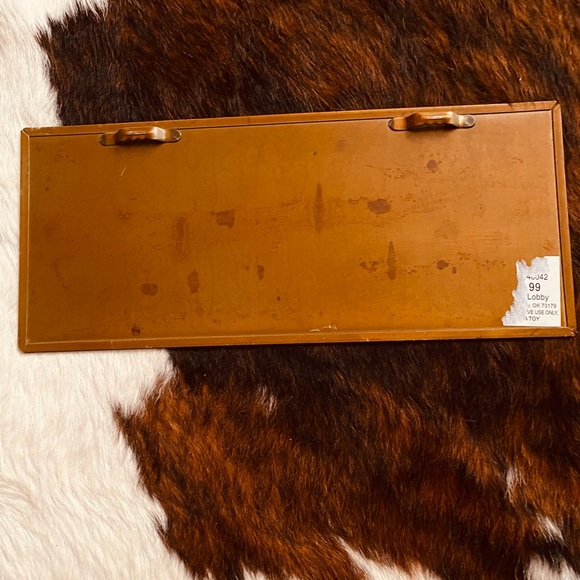 EUC - Antique Looking Metal Sign which reads Big Girls Like Big Diamonds - Picture 6 of 6